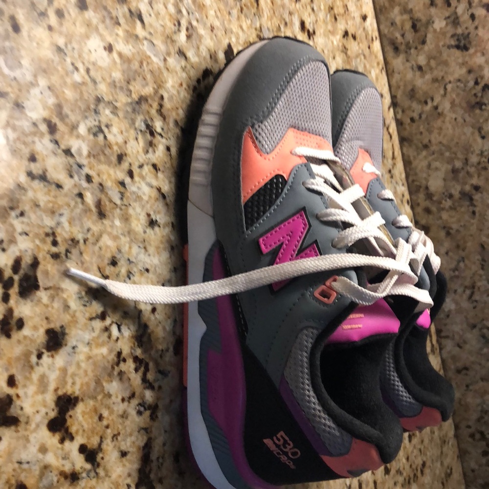 New balance tennis shoes.